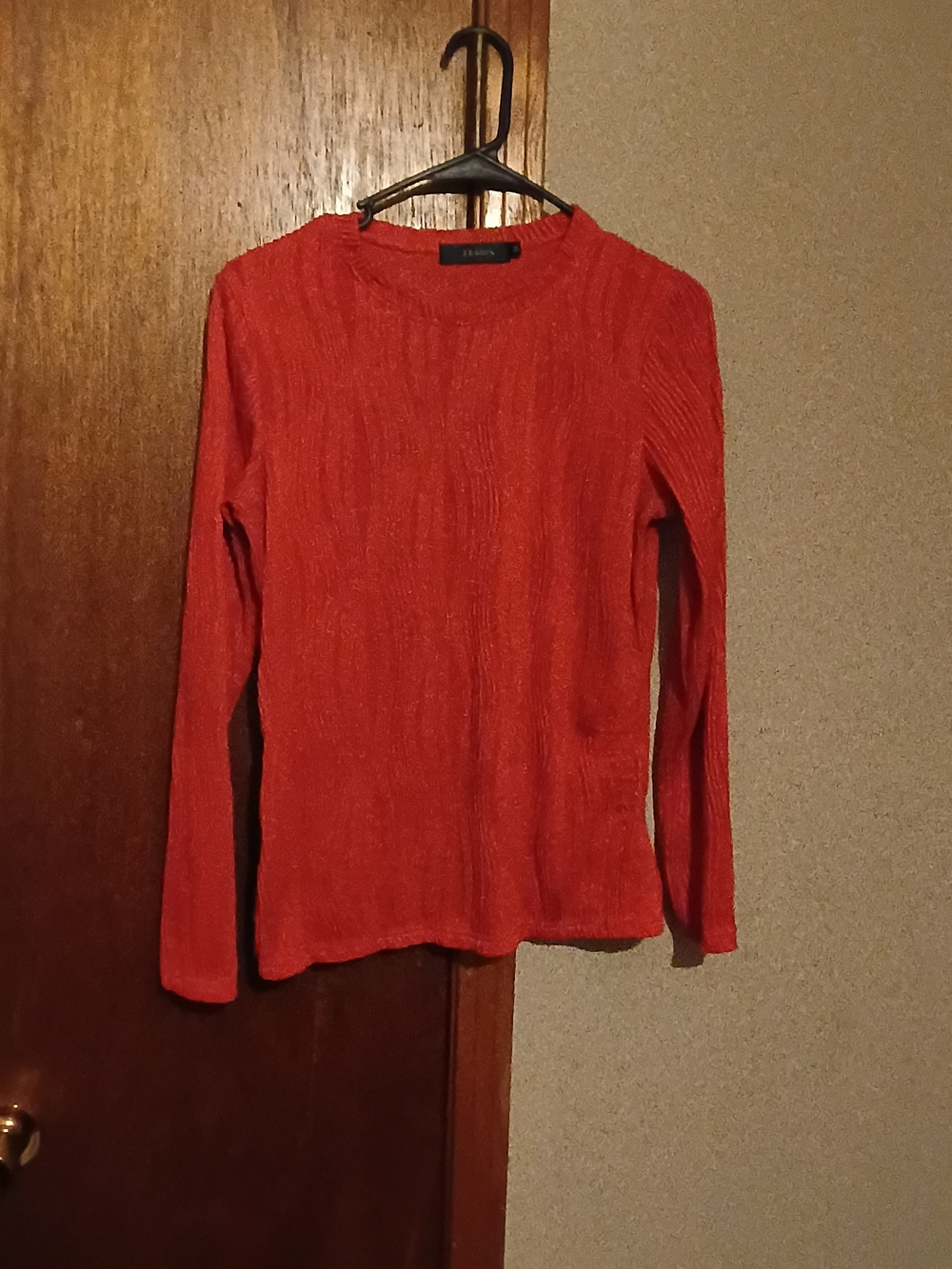 Women's Red Ribbed Long-Sleeve Crop Top